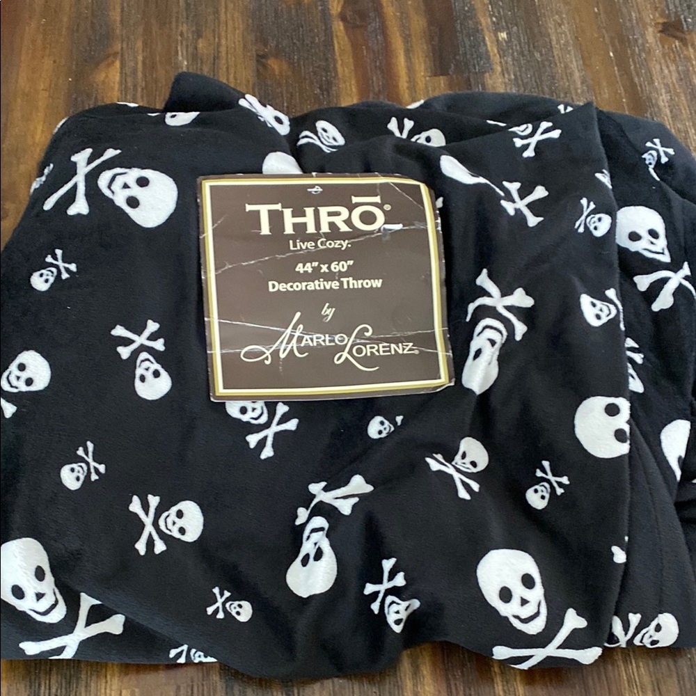 Thro by Marlo Lorenz Black Skull Super Soft Decorative Throw